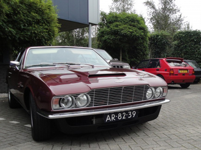 Aston Martin DBS V8